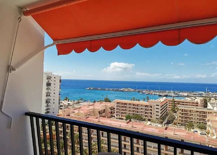 Cristianos Achacay Standing Vue Panoramique דירה